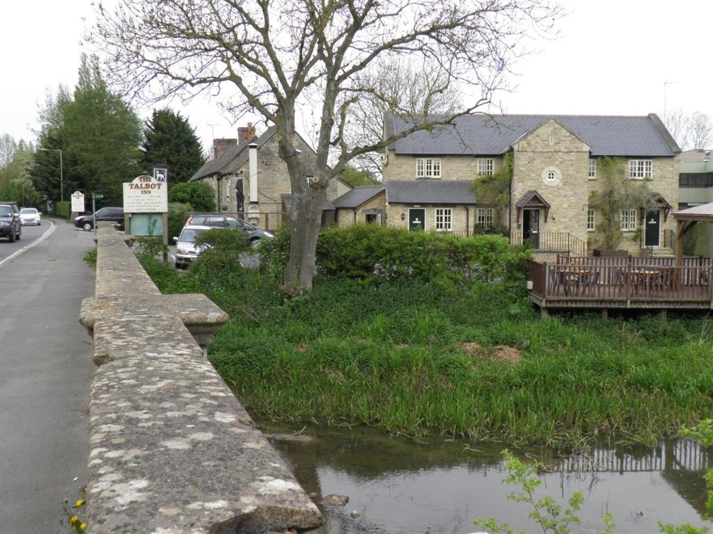 Eynsham The Talbot Inn מראה חיצוני תמונה
